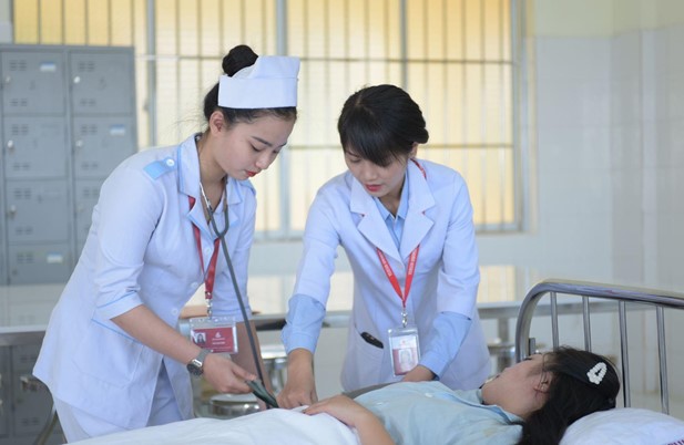 Chủ động thực hiện các kỹ năng điều dưỡng dưới sự hướng dẫn của cán bộ bệnh viện