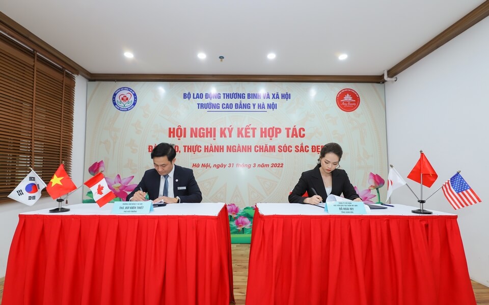 Ký kết Thỏa thuận hợp tác giữa Trường Cao đẳng Y Hà Nội và Công ty cổ phẩn Đào tạo Học viện đào tạo Thẩm mỹ AMY