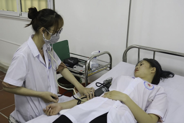 Sinh viên trong giờ thực hành ngành Điều dưỡng