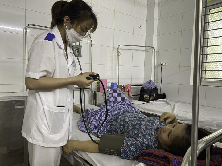 (Sinh viên ngành Điều dưỡng tại HMC đi thực tập tại bệnh viện Bắc Thăng Long